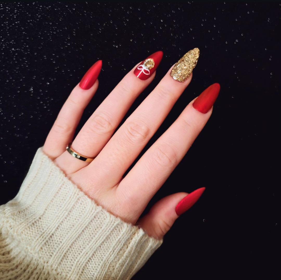 Press On Nails Noël rouge matte métallique et or décoration de Noël