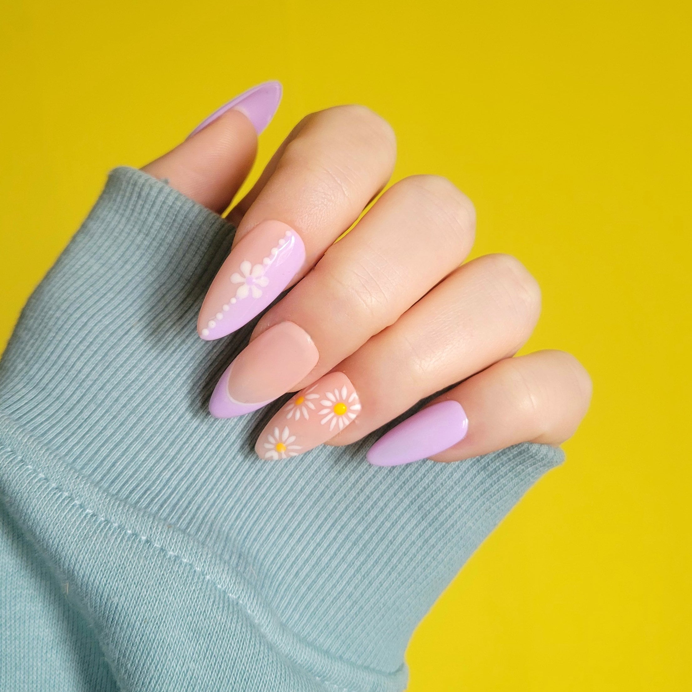 Press on nails Faux ongles motifs printanier fleurs et mauve pastel
